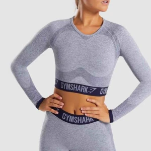  - (Fri frakt) Gymshark Flex Long Sleeve Crop Top - Steel Blue Marl/Evening Navy Blue och Gymshark Flex Leggings - Steel Blue Marl/Evening Navy Blue. Båda i S! Använda 2 gånger för hinner inte använda fler:( 