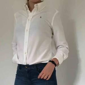  - Vit Ralph Lauren skjorta. Mer eller mindre aldrig använd. Pris kan diskuteras.