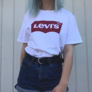  - Använd en gång, köpt för ca tvår år sedan. Har en liten fläck som inte går bort, knappt märkbar. Köpare står för frakt💕