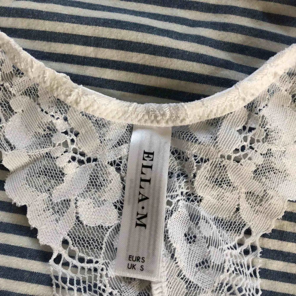 Bygellös bralette från Ella M, superfin men lite stor för mig. Fin spets, knappt använd så inte alls sliten💕. Accessoarer.