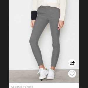  - Jättesnygga gråa kostymbyxor från Nelly som jag tyvärr inte får någon användning för längre, nypriset är 599kr