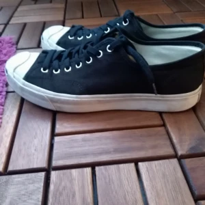  - Converse Jack Purcell Köpte för en månad sen, använd bara ett litet tag Kostar ca 750 kr nya  Finns möjlighet för att pruta Hämtas i Stockholm Skickas med post
