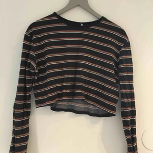  - Randig kort tröja från &otherstories🎀🎀 väldigt tunn