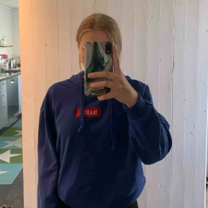  - En fin tröja från NA-KD, har tvättat ner och nu är det som storleken S/M. Använd fåtal gånger!💕 säljer den för 90 + 45 kronor frakt! 