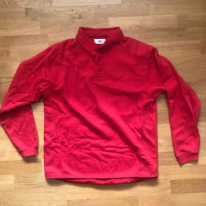  - Långärmad piké från Sour  Aldrig använd