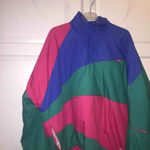 vintage jacka - cool jacka köpt på second hand, storlek M (48/50), ganska stor men snyggt oversize på mindre också, har många fickor