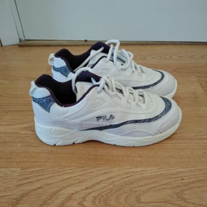  - Helt nya, oanvända fila skor. Storlek 37