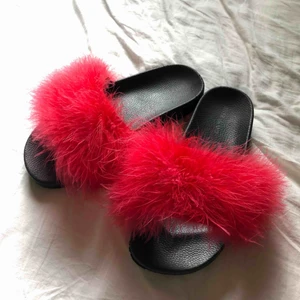  - Tofflor, passar storlek 38 och 39. Jättesköna men kommer inte till användning. Köpta för ett år sedan och använda endast ett fåtal gånger. 