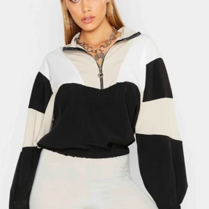  - Jätte snygg jack”aktig” tröja. Skönt material men passade tyvärr inte på mig. Storleken är precis som den ska men tyvärr var det inte min stil. Oanvänd.