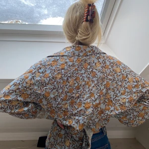 Blus - Snygg blus. Storlek 40 men blir en snygg modell på S oxå