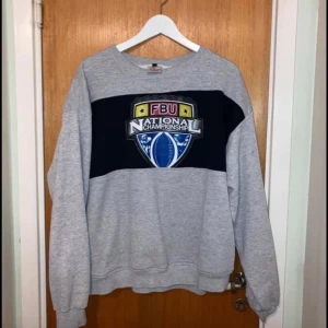 Sweat  - Sweat inköpt på Beyond retro, 50kr frakt 