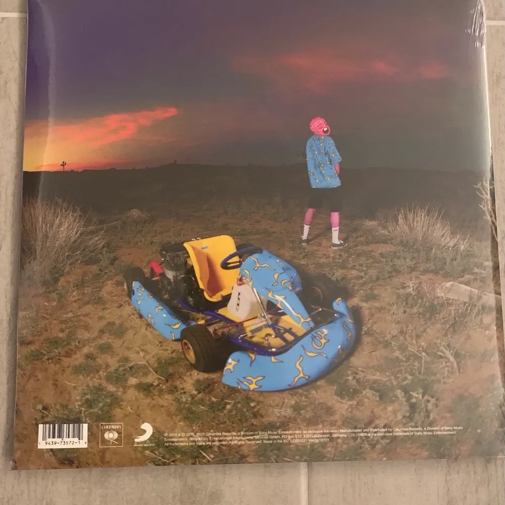 -Sealed! 2X!! 110 Dollars/1100sek for one!  -Tyler The Creator-Cherry Bomb Vinyl -Very rare -Taking offers and trades! -Limited edition, only 7000 made worldwide!!! -No injuries -Shipping worldwide -Be quick!   #vinyl #tylerthecreator #rap #golfwang #cherrybomb. Övrigt.