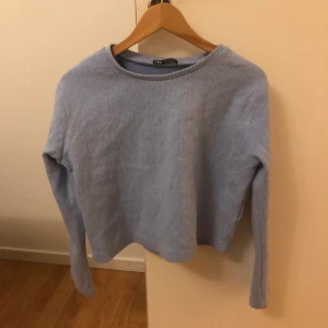 Ljusblå tröja - Blåtröja ifrån zara strolek M