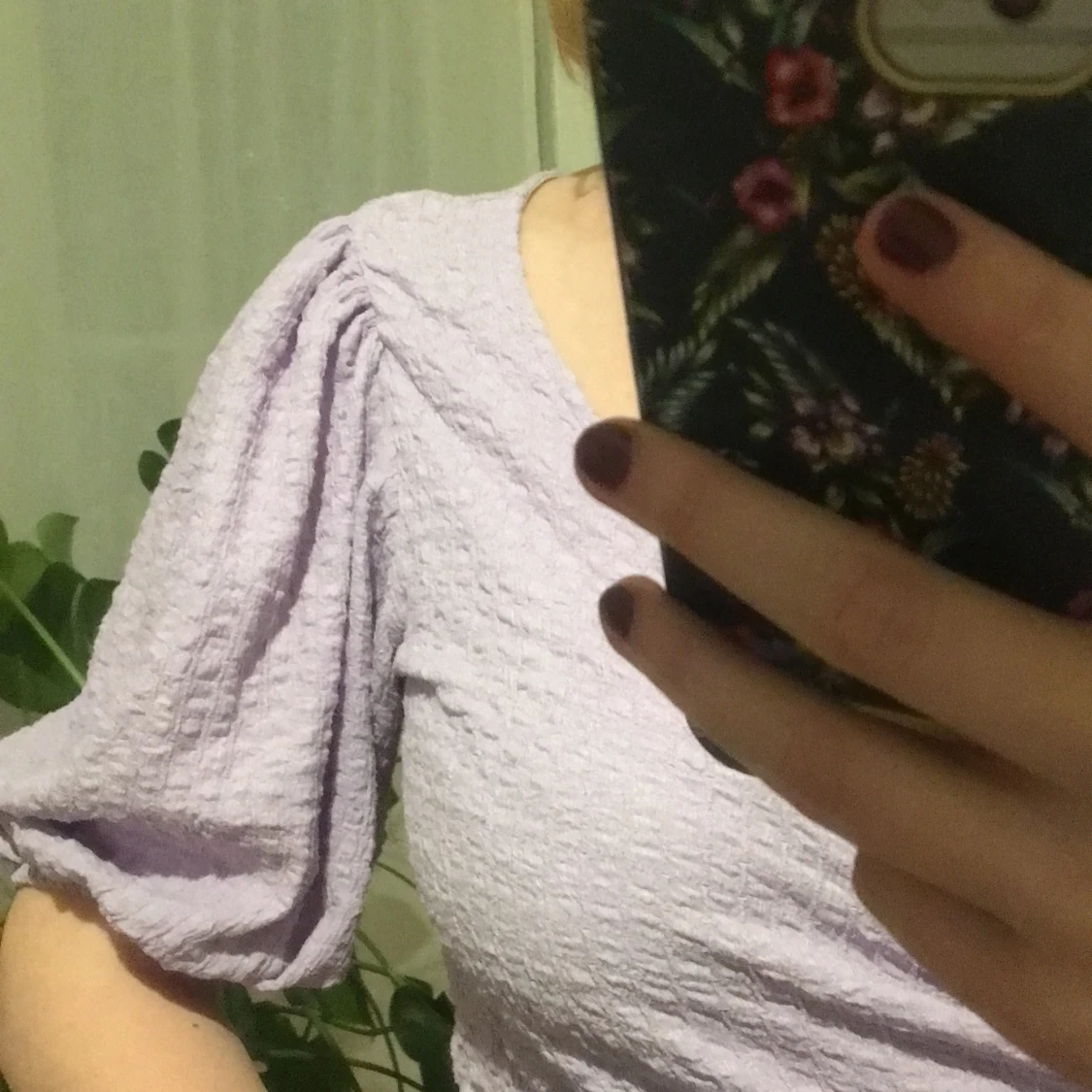 Oanvänd topp med puffärmar - 91