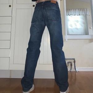 Baggy Acne Jeans - Säljer dessa snygga jeans från Acne i storlek W30L32 (83cm midja, 84cm innerbenslängd), jag är 172cm✨ Budgivning om det är många intresserade❤️