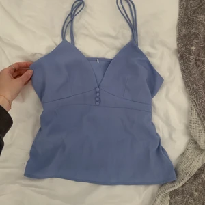 Gullig topp!  - Så gullig topp i blå fin färg❤️ frakten kostar 40kr ❤️