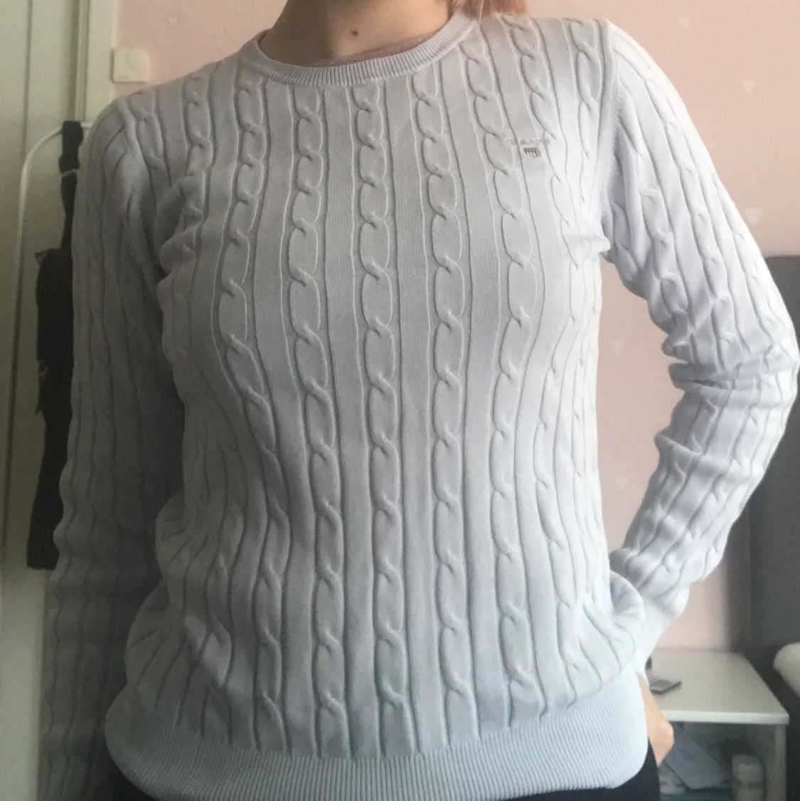 Blå kabelstickad gant