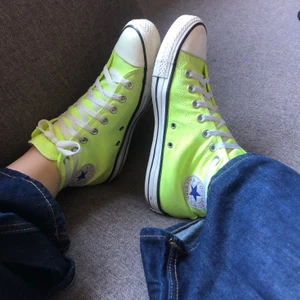 Neon converse - Skitballa neon gul/gröna converse!!! Jag står för frakt!!😍😎👟👟