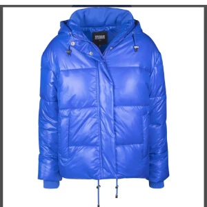 Blå vinterjacka  - Super bra skick💙 kan sälja direkt för 500