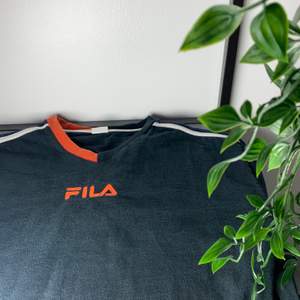 Fila Sweatshirt -Vintage -Unique Design -Size L  Skriv ett meddelande om du har några frågor eller diskussioner:)