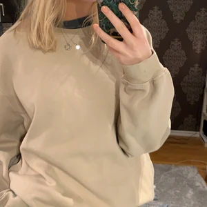 tröja - beige tröja i storlek L, passar mig som brukar ha s/m