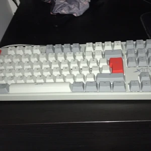 Hej säljer mitt xtrfy tangentbord  - Hej säljer mitt xtrfy tangentbord lyser 5olika färger 