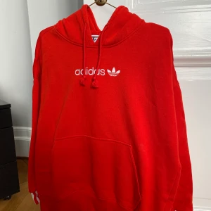 Adidas hoodie size s - original price: 600 sek, in new condition, size s but fits big 