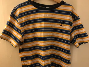 Randig t shirt  - Gulblåvit randig t shirt från h&m i storlek medium 