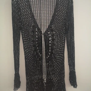 Virkad kofta - Unikt plagg som jag hittat second hand i Warszawa. Passar storlek S/M. 