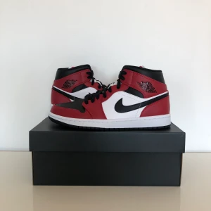 Air Jordan 1 Mid Chicago black Toe - Air Jordan 1 Mid Chicago black Toe, cond: DS (helt ny)