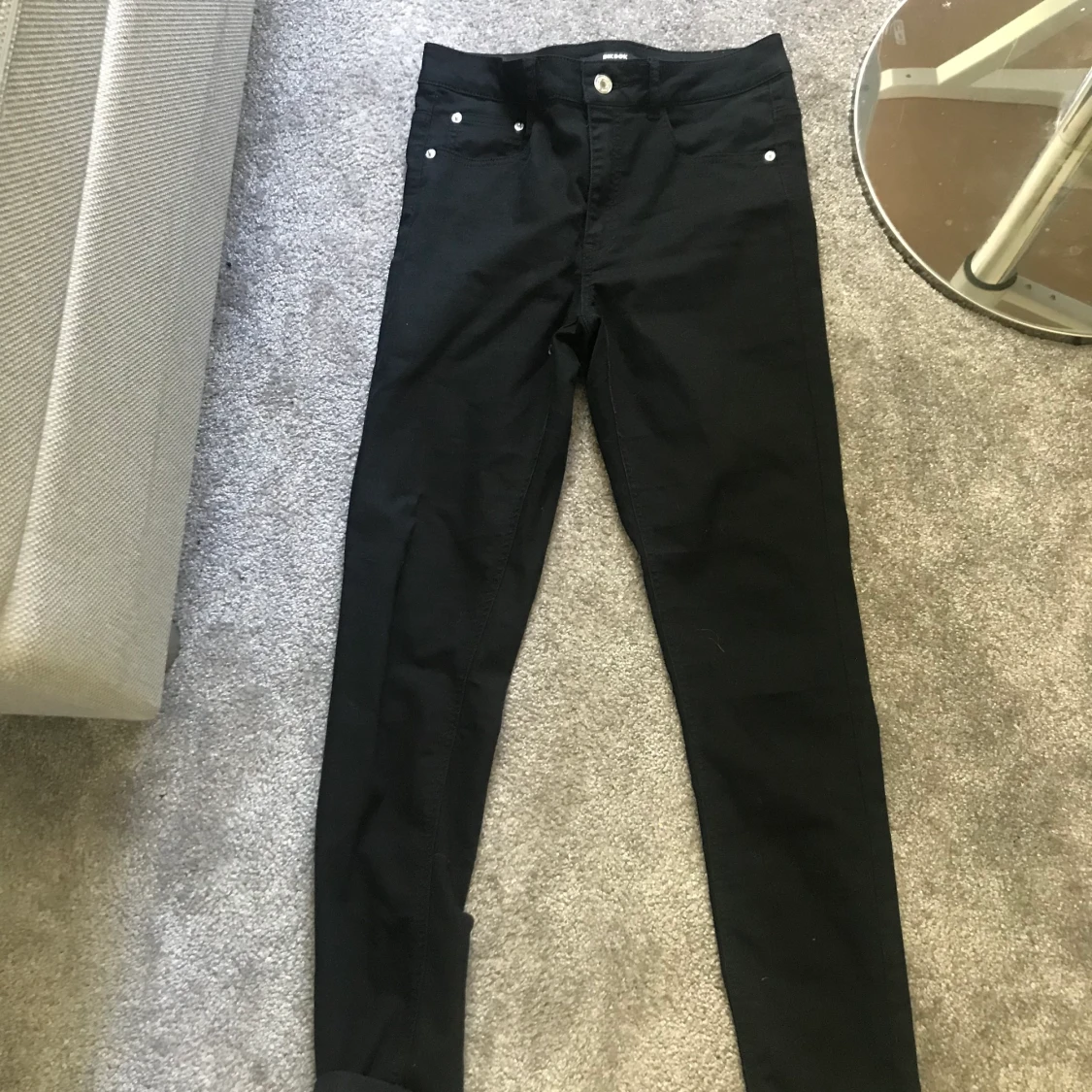 Svarta jeans storlek m