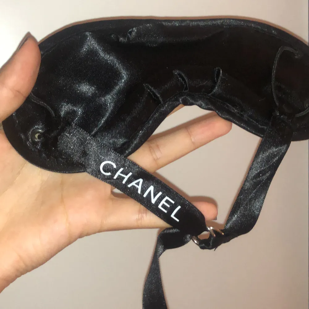 Chanel ögonmask. Accessoarer.