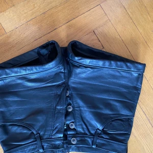 Skinnshorts storlek s  - Skinnshorts storlek s. Inköpa i London. Fint skick och av bra kvalite 