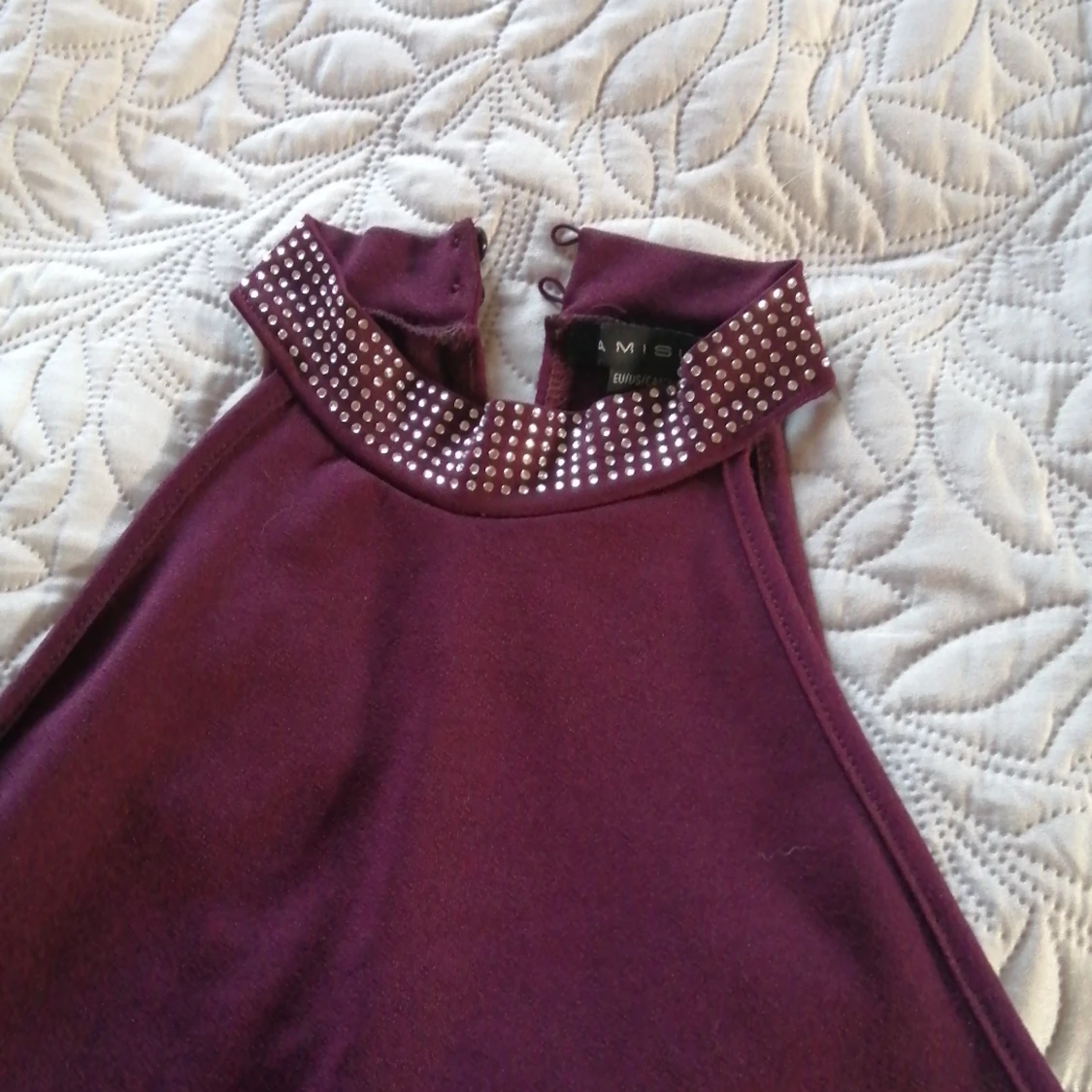 Linne vinrött med pärlor S - 91