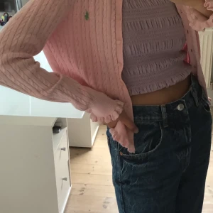 Ralph lauren kofta - Säljer denna super söta koftan från Ralph lauren! Så himla fin och skön. Frakt tillkommer📦