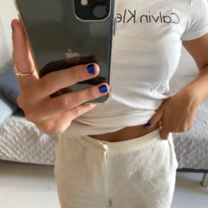 Calvin Klein Jeans t-shirt - T-shirt från Calvin Klein Jeans. Bra skick och passform! Nästan aldrig använd, nypriset är ca 500kr.