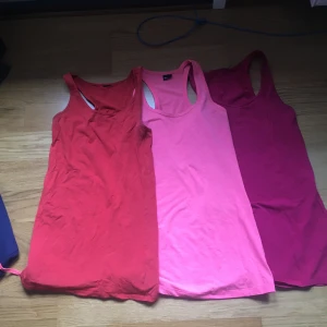 linnen - vet inte riktigt hur länge jag har haft dem men dem är nästan aldrig använda. 25 kronor för allt. köparen står för frakten. linnena är från gina tricot