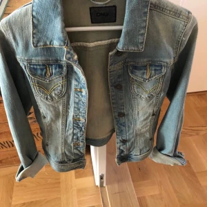 ONLY jeansjacka  - ONLY jeansjacka använd Max två tre ggr. Str 36