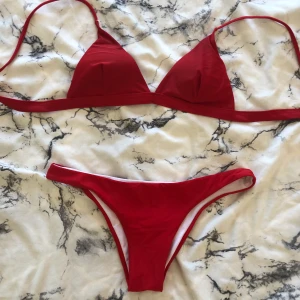Bikini från zaful - En gullig röd bikini från shein i storlek M, men passar mer en S! Köpt förra året, men bara testad, pga att den var för liten direkt. Kan mötas upp i Stockholm eller frakta för 22kr💜 buda i kommentarerna!