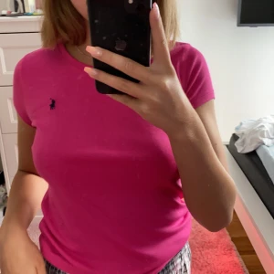 Polo Ralph Lauren tröja  - Snygg RL T-shirt köpt i USA. Super fint skick & jätte skön 💖💖💖💖