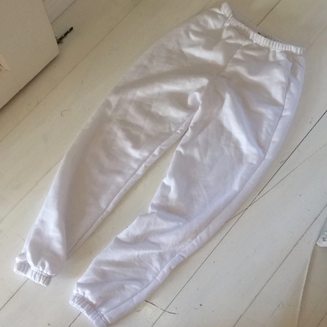 Vita mjukisbyxor  - 90