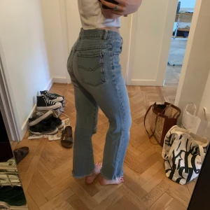 Filippa K jeans! - Säljer mina gamla favvojeans från Filippa K. Dom är använda och ganska nötta men i fint skick. Stl 00.      (frakt tillkommer)  