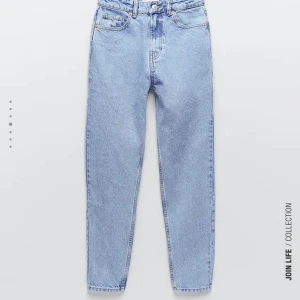 Jeans mom fit  - Helt nye oanvända jeans från Zara! Sjukt snygga men  tyvärr för små för mig😭 storlek 38! Skriv vid frågor! Frakt går jätte bra! Pris kan diskuteras!