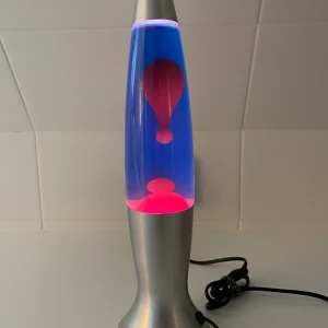 Lavalampa - Lavalampa som inte kommit till användning. Priset går att diskutera då jag gärna vill få bort den så snabbt som möjligt.