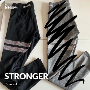 ENDAST SVARTA STRONGERS - ENDAST SVARTA KVAR 250kr SNABBT KÖP!!!Svarta stranger tappat lite på design men inte mycket. Original pris 700kr säljer för 300 kr. Storlek m    📍Kunden betalar frakten! Frakten ligger runt 22-110kr, beroende på vikten. Vill du däremot ha paketet spårbart ligger priset runt 103-191kr, beroende på vikten.  Jag skickar endast!  💵Betalningarna sker via Swish.  Ni skickar namn, adress, postnummer och ort. Jag skickar numret, och jag skickar inte iväg paketet INNAN jag fått en Swish med den giltiga summan. Jag tar en bild när paketet är redo att posta.  