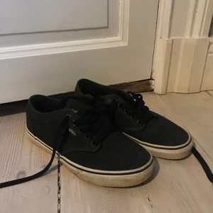 Svarta Vans - Sneakers från Vans, svarta, storlek 39, använda fåtal gånger