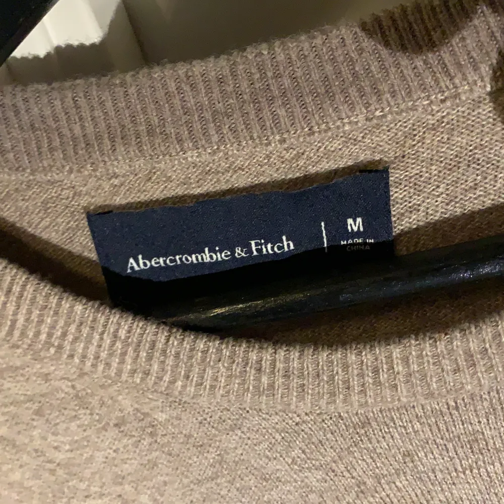 Abercrombie Fitch tröja beige bra skick storlek M. Tröjor & Koftor.