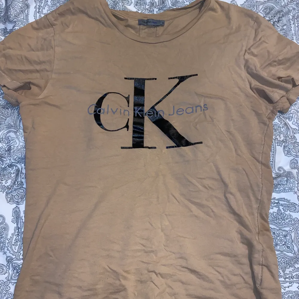 Snygg Calvin Klein t-shirt storlek M. T-shirts.