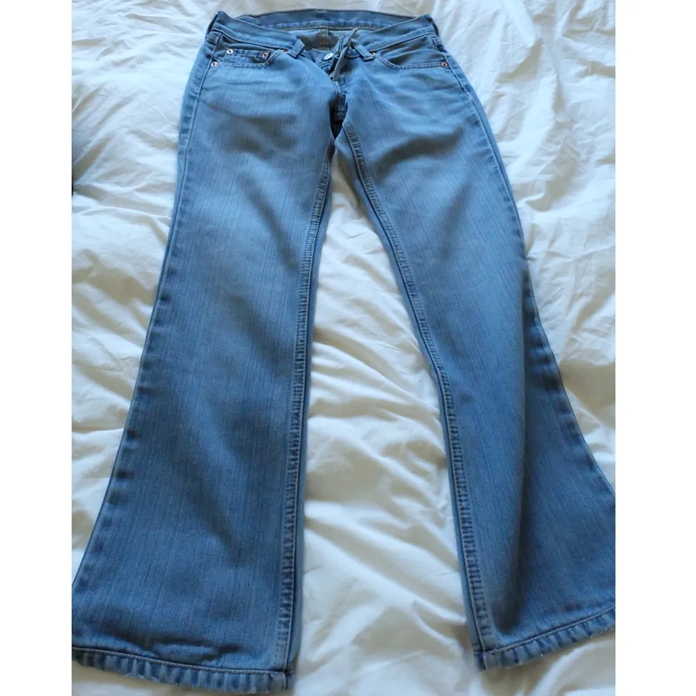 Byxor är ungefär 91 cm lång, höft 80 cm. (Pris ingår med frakten) 💞💓😊 Lowwaist jeans.. Jeans & Byxor.