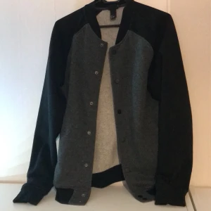 Baseball-tröja  - Mycket sparsamt använd! 